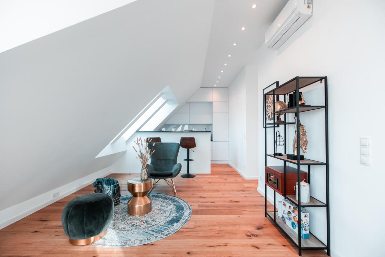Triangle Penthouse Apartment Wien